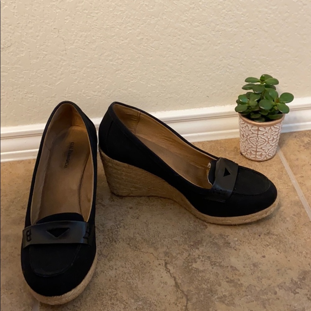 Black wedges